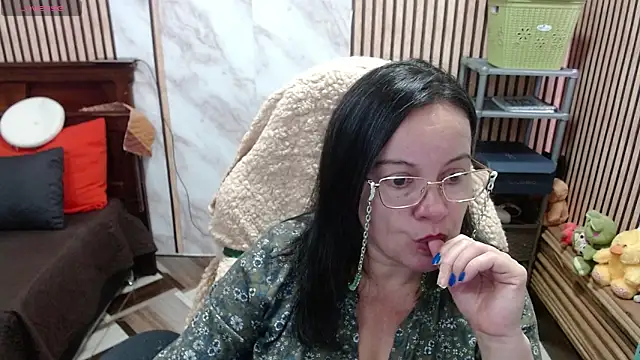 Sonialorens  online show from March 19, 8:24 pm