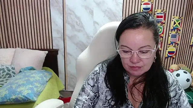 Sonialorens  online show from June 21, 7:27 pm