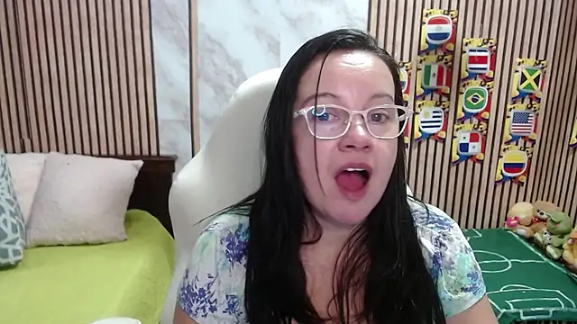 Sonialorens  online show from June 22, 9:12 pm