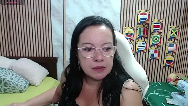 Sonialorens  online show from June 26, 1:04 pm