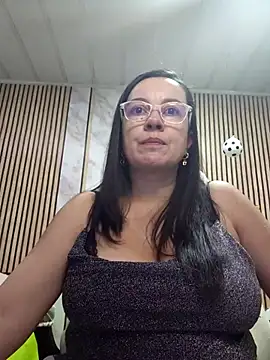 Sonialorens  online show from June 27, 8:03 pm