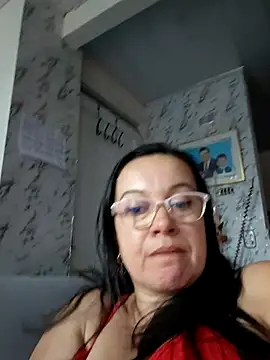 Sonialorens  online show from June 28, 10:49 pm