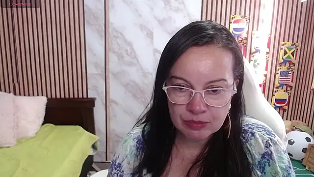 Sonialorens  online show from July 6, 10:34 pm