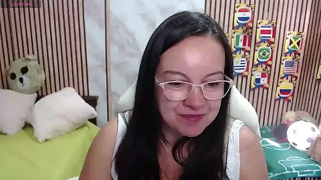 Sonialorens  online show from July 10, 9:17 pm