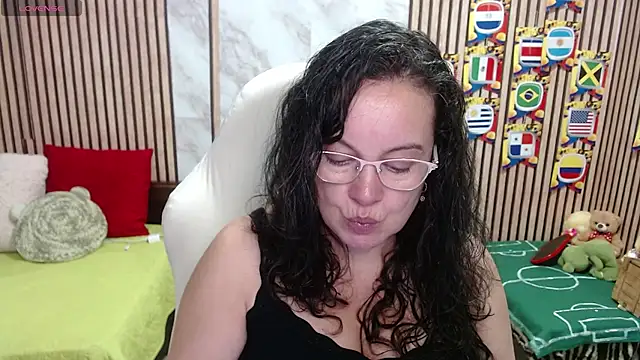 Sonialorens  online show from July 16, 4:35 pm