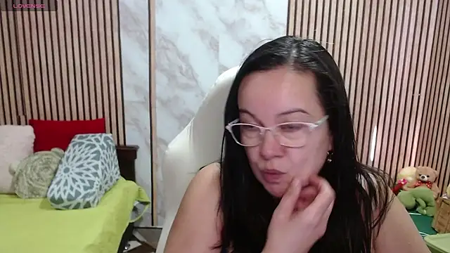 Sonialorens  online show from July 21, 7:49 pm