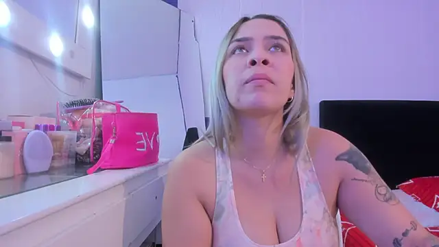 Snapshot of Byanca_Winklar chatting on December 8, 5:11 pm Byanca Winklar online show from December 8, 5:11 pm