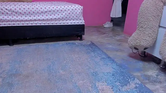 Emma lean online show from February 5, 1:22 pm