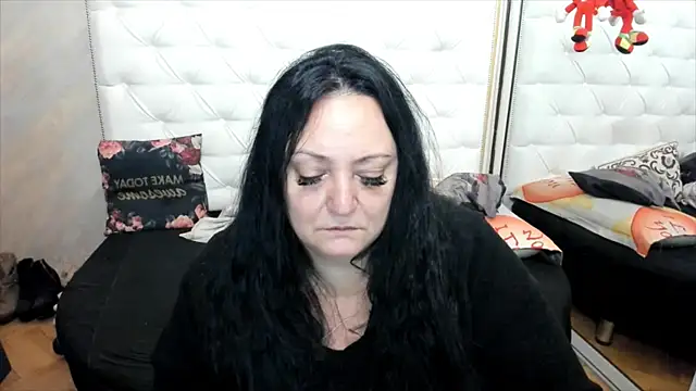 Snapshot of lady_lauren chatting on December 8, 5:50 am lady lauren online show from December 8, 5:50 am