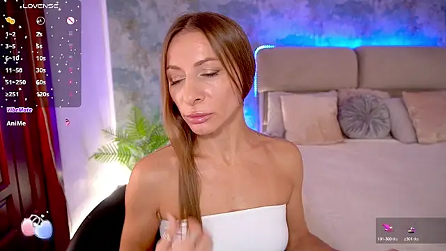 MirandaHobbs online show from October 18, 7:09 am