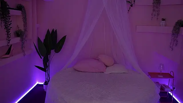 Snapshot of Sexy_Ira chatting on December 8, 7:37 am Sexy Ira online show from December 8, 7:37 am