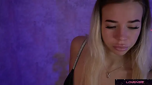 Snapshot of Sexy_Ira chatting on February 7, 5:52 am Sexy Ira online show from February 7, 5:52 am