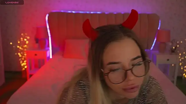 Snapshot of Sexy_Ira chatting on February 9, 10:09 am Sexy Ira online show from February 9, 10:09 am