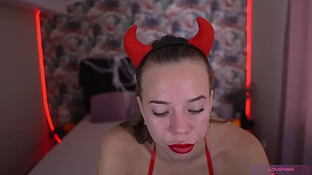 Snapshot of Sexy_Ira chatting on October 31, 7:42 am Sexy Ira online show from October 31, 7:42 am