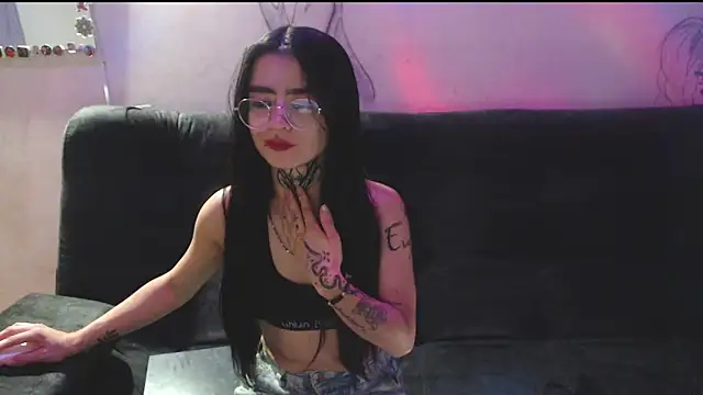 lorena allison  online show from March 19, 6:12 pm