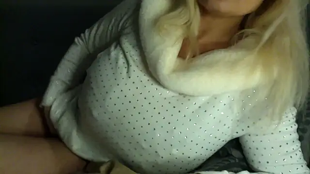 Snapshot of Lisavontease chatting on December 27, 9:22 pm Lisavontease online show from December 27, 9:22 pm