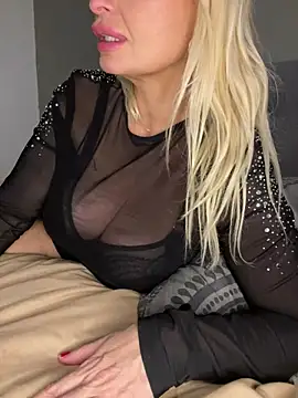 Snapshot of Lisavontease chatting on December 29, 1:02 am Lisavontease online show from December 29, 1:02 am