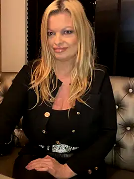 Snapshot of Lisavontease chatting on October 5, 3:27 am Lisavontease online show from October 5, 3:27 am