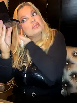 Snapshot of Lisavontease chatting on October 12, 4:33 am Lisavontease online show from October 12, 4:33 am