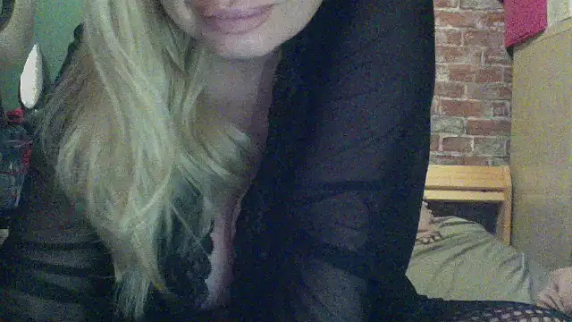 Snapshot of Lisavontease chatting on November 29, 10:18 am Lisavontease online show from November 29, 10:18 am