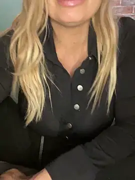 Snapshot of Lisavontease chatting on December 5, 8:27 pm Lisavontease online show from December 5, 8:27 pm