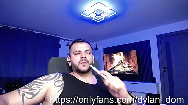 dyllan dom  online show from May 2, 10:59 pm