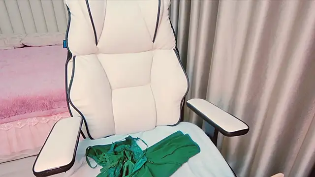 Snapshot of Girl__Funny chatting on December 29, 5:01 pm Girl Funny online show from December 29, 5:01 pm