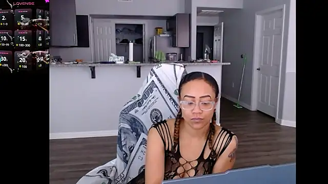 RylHoneyy online show from June 12, 7:46 pm