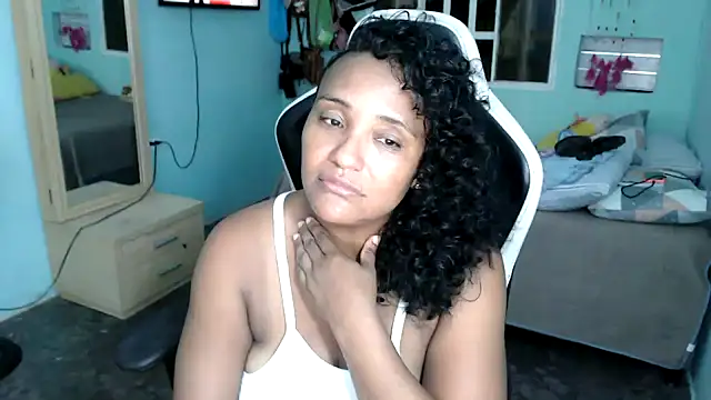 Snapshot of marysol83 chatting on January 11, 2:27 am marysol83 online show from January 11, 2:27 am