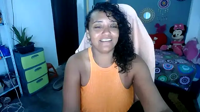 Snapshot of marysol83 chatting on March 6, 3:03 am marysol83 online show from March 6, 3:03 am