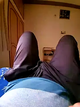 Snapshot of vansh1802 chatting on January 31, 8:22 am vansh1802 online show from January 31, 8:22 am