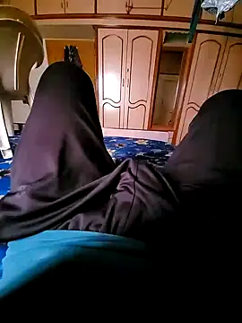 Snapshot of vansh1802 chatting on February 22, 8:29 am vansh1802 online show from February 22, 8:29 am