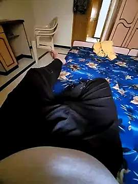 Snapshot of vansh1802 chatting on February 25, 7:42 am vansh1802 online show from February 25, 7:42 am