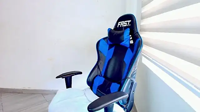 sophiax-x online show from March 12, 5:30 pm