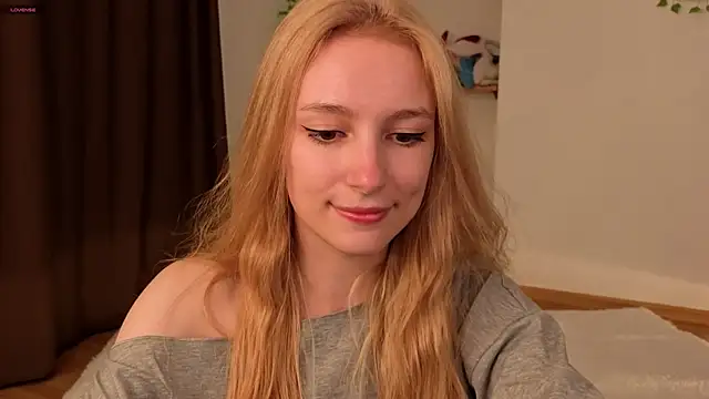 Snapshot of berrry_girl chatting on May 13, 11:40 am berrry girl online show from May 13, 11:40 am