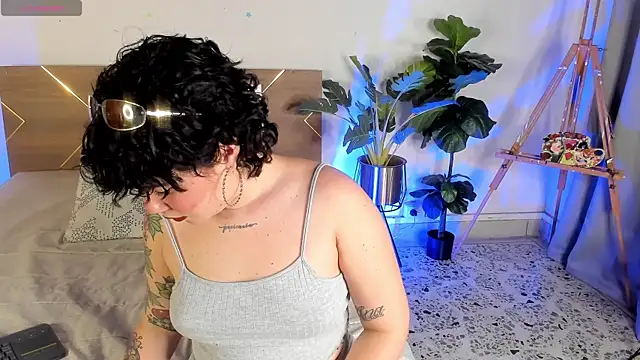 Snapshot of Amy_art chatting on June 24, 8:52 pm Amy art online show from June 24, 8:52 pm