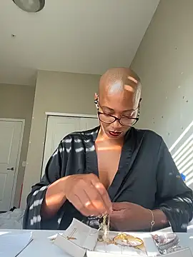 HoneyDripHer online show from November 5, 1:44 pm