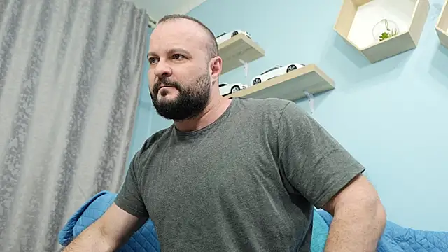 Snapshot of Muscle_Bear chatting on February 3, 2:02 pm Muscle Bear online show from February 3, 2:02 pm