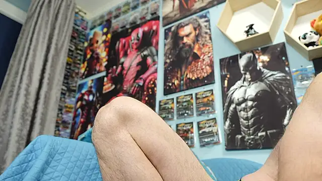 Snapshot of Muscle_Bear chatting on November 15, 5:49 am Muscle Bear online show from November 15, 5:49 am