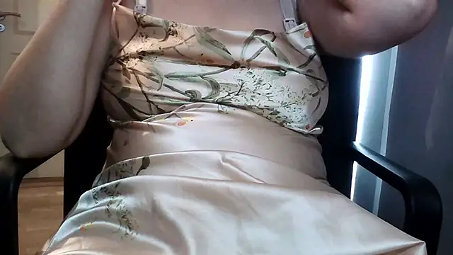 Snapshot of Nora_NRI chatting on October 22, 9:31 am Nora NRI online show from October 22, 9:31 am