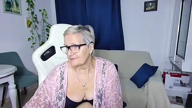 Snapshot of Selenna57 chatting on December 13, 7:53 pm Selenna57 online show from December 13, 7:53 pm