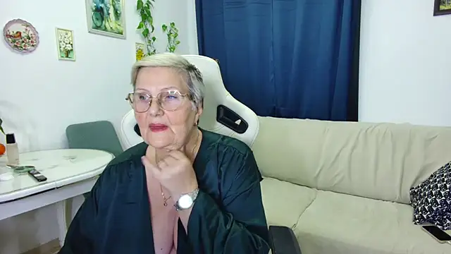 Snapshot of Selenna57 chatting on January 5, 6:55 pm Selenna57 online show from January 5, 6:55 pm