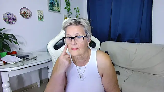 Snapshot of Selenna57 chatting on January 7, 6:10 pm Selenna57 online show from January 7, 6:10 pm