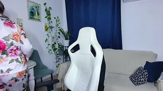 Snapshot of Selenna57 chatting on January 9, 6:31 pm Selenna57 online show from January 9, 6:31 pm