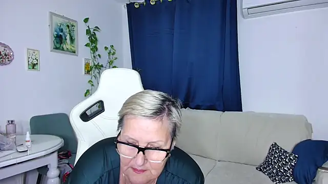 Snapshot of Selenna57 chatting on January 11, 6:57 pm Selenna57 online show from January 11, 6:57 pm