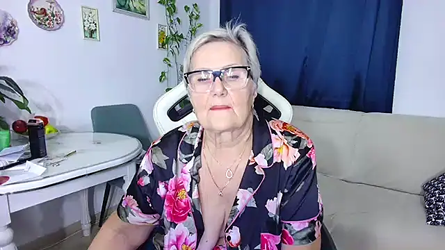 Snapshot of Selenna57 chatting on January 12, 7:08 pm Selenna57 online show from January 12, 7:08 pm