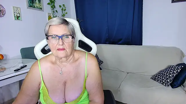 Snapshot of Selenna57 chatting on January 15, 6:22 pm Selenna57 online show from January 15, 6:22 pm