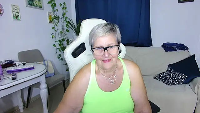 Snapshot of Selenna57 chatting on February 15, 6:59 pm Selenna57 online show from February 15, 6:59 pm