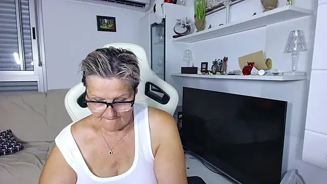 Snapshot of Selenna57 chatting on July 2, 5:19 pm Selenna57 online show from July 2, 5:19 pm