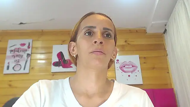 Snapshot of Amber_Moore chatting on December 26, 8:00 pm Amber Moore online show from December 26, 8:00 pm